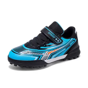 Παιδικά μπλε ποδοσφαιρικά παπούτσια με αντιολισθητική σόλα και ρυθμιζόμενο βέλκρο