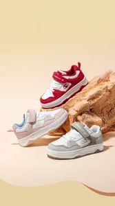 Detailansicht modischer Kinder-Sneaker in den Farben Rot, Rosa und Grau für 2025