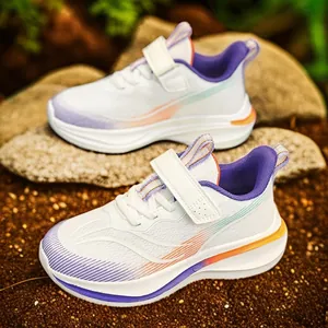 Chaussures de course respirantes en mesh blanc pour garçons avec accents violets et oranges