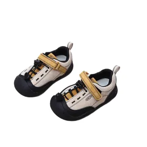 Modische rutschfeste Kinder-Sportschuhe in Beige und Schwarz mit gelben Klettbändern