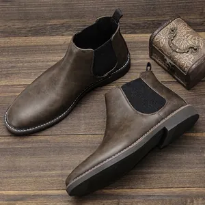 Classici stivaletti Chelsea da uomo in pelle marrone con pannelli laterali elastici