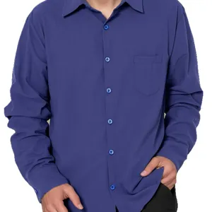 Klassiek donkerblauw herenoverhemd met lange mouwen, borstzak en knoopsluiting