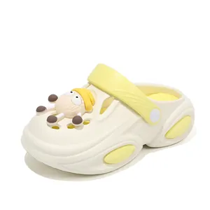 Comfortable children's non-slip clogs with cute cartoon sheep for summer beach wear