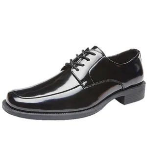 Chaussures Derby pour hommes en cuir verni à bout carré avec une finition brillante
