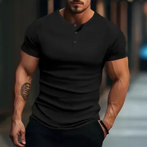 T-shirt Henley noir côtelé premium pour hommes, coupe ajustée avec manches courtes