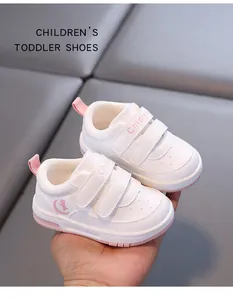Detailed view of white toddler shoes featuring soft pink soles and Chidier logo