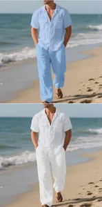 Conjunto playero de lino para hombre con camisa y pantalón largo en azul y blanco.