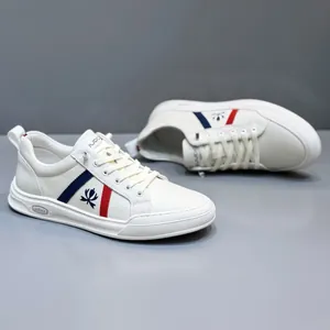 Stylish white genuine leather men's low-top casual board shoes with stripe detail