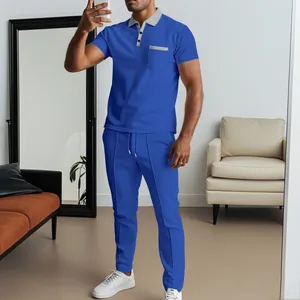 Detailansicht der Waffelstruktur und des grauen Kontrastkragens des blauen Polo-Sets