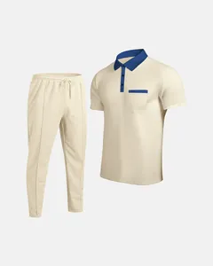 Detaillierte Ansicht des beigen Waffelstrick-Sets für Herren mit Poloshirt und Hose