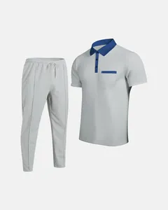 Detail des grauen Waffelstrick-Polo-Sets für Herren mit blauem Kontrastkragen