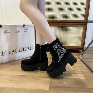Schwarze Plateau-Stiefeletten mit Sternen-Stickerei und Reißverschluss für Damen im Winter