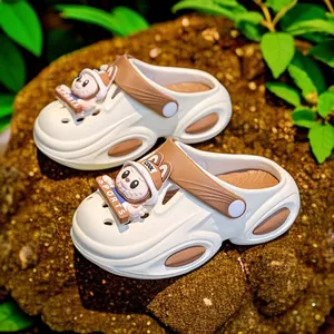 Cute cartoon clogs for girls with 3D character charms, summer beach sandals for toddlers