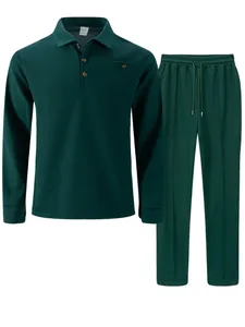 Herren Freizeit-Set aus dunkelgrünem Waffelstrick mit Langarm-Poloshirt und Hose
