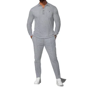 Graues Waffelstrick-Set für Herren mit langärmeligem Polo-Shirt und passender Hose