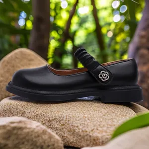 Elegante schwarze Mädchen-Mary-Jane-Schuhe aus echtem Leder mit Strass-Blumenschnalle