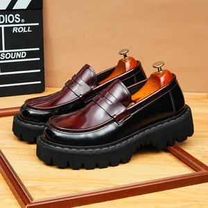 Vintage Herren-Loafer aus Leder in Burgunderrot und Schwarz mit Plateausohle