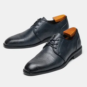 Scarpe eleganti da uomo blu navy con trama coccodrillo e design stringato