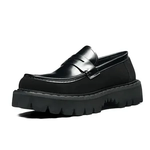 Retro-Loafer für Herren aus schwarzem Leder mit klobiger Profilsohle und runder Kappe