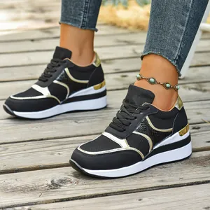 Γυναικεία sneakers με χοντρή σόλα, χρυσό patchwork και σχέδιο με κορδόνια