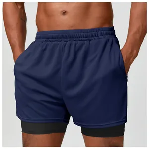 Detalle de los pantalones cortos deportivos 2 en 1 para hombre en azul marino.