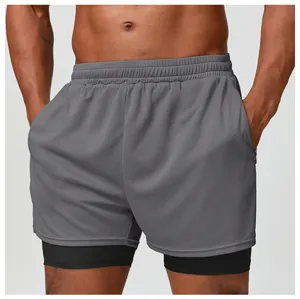 Vista detallada de pantalones cortos deportivos 2 en 1 para hombre con tejido de malla