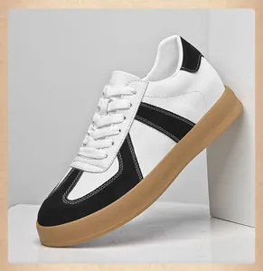 Detailweergave van retro German Army Trainers met 8 cm verborgen verhoging en gomzool.