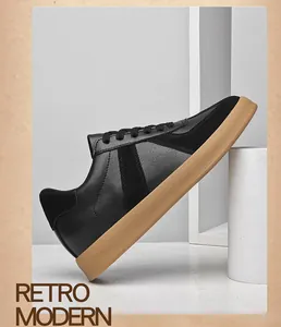 Zijaanzicht van zwarte German Army Trainer sneakers met gomzolen in retro stijl