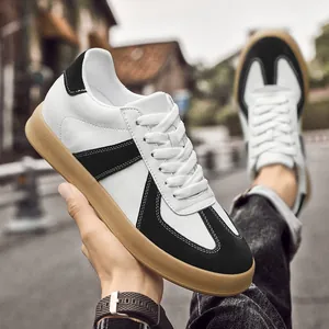 Retro German Army Trainer sneakers voor heren met 8 cm verborgen verhoging en rubberen zool.