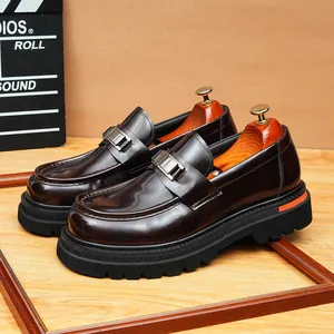 Hochwertige dunkelbraune Leder-Loafer für Herren im Vintage-englischen Design-Stil