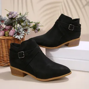 Elegante schwarze Damen-Stiefeletten mit spitzer Zehenpartie, Schnallenriemen und Blockabsatz