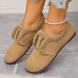 Vue détaillée des mocassins style Birkenstock vintage avec doublure épaisse en fourrure