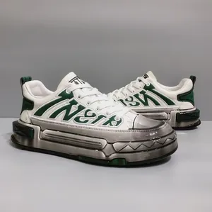 Λευκά και πράσινα δερμάτινα sneakers με χοντρή σόλα και ασημί μεταλλικό εφέ