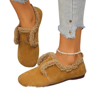 Mocassins rétro élégants en daim camel avec doublure en fourrure épaisse pour l'hiver
