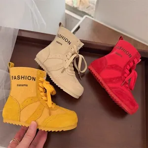 Modische halbhohe Kinder-Canvas-Stiefel in Gelb, Beige und Rot erhältlich.