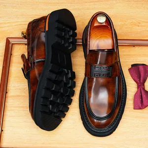 Mocasines de cuero genuino brillante para hombre con suela de lengüeta gruesa y hebilla