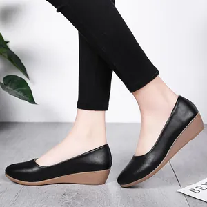 Mocasines de Cuña Cómodos para Mujer Punta Estrecha Zapatos Casuales Tacón Medio Sin Cordones Trabajo Oficina Zapatos de Cuero PU