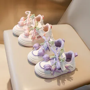 Baskets à fleurs élégantes pour filles avec mesh respirant et lacets en ruban de satin