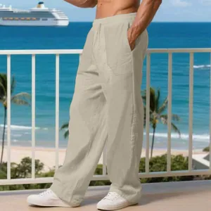 Pantaloni casual da uomo in lino beige con coulisse in un ambiente panoramico