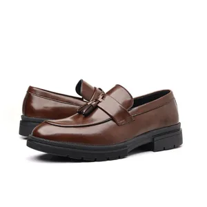 Classic men's brown leather loafers with tassels, breathable business casual shoes