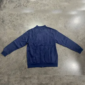 Vue arrière de la veste zippée en daim bleu marine pour hommes, style chasse décontracté