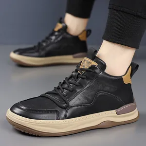 Premium Herren High-Top Sneaker aus schwarzem Leder mit beigefarbener Plateausohle