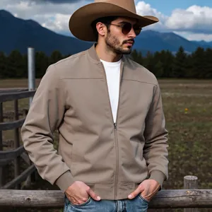 Blouson bomber pour homme en daim kaki avec fermeture éclair style cowboy chic.