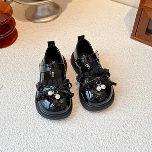 Süße schwarze Lackleder-Mary-Jane-Prinzessinnenschuhe für Mädchen mit Spitze und Perlen