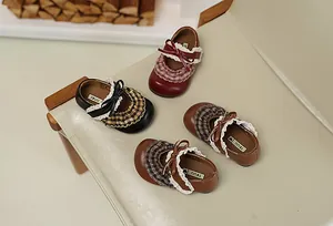 Elegante Mädchen Mary Jane Schuhe in Rot, Schwarz und Braun mit Spitzenverzierung