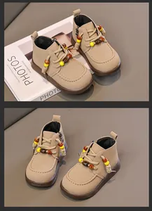 Retro-Martinstiefel für Kinder in Khaki mit bunten Perlendetails für den Herbst 2025