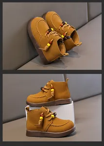 Seitenansicht der braunen Retro-Stiefeletten für Kinder mit bunten Perlendetails