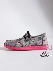 Detail of Christmas pattern canvas loafers with 2.5cm pink flat sole height measurement.