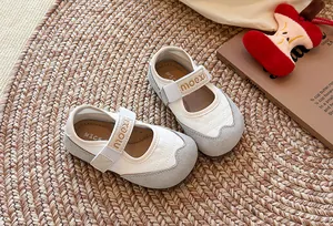 Lässige Mary-Jane-Sneaker für Mädchen mit weichen Sohlen und grauen Wildlederdetails