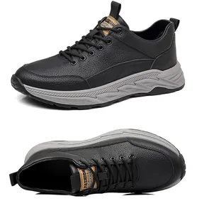 Seiten- und Draufsicht auf schwarze Herren-Leder-Freizeitschuhe mit grauer Sohle